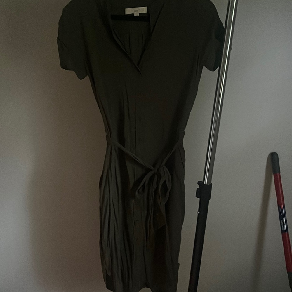 Green dress with buttons and pockets and tie
